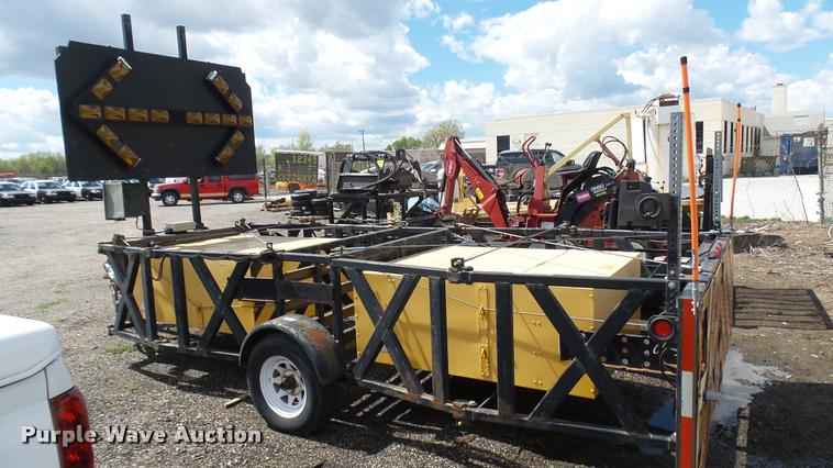 image for item L2462 2006 crash attenuator trailer