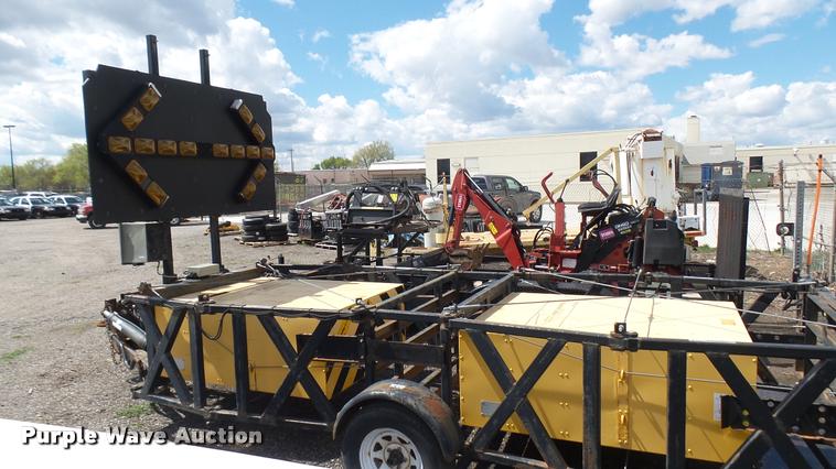 image for item L2462 2006 crash attenuator trailer