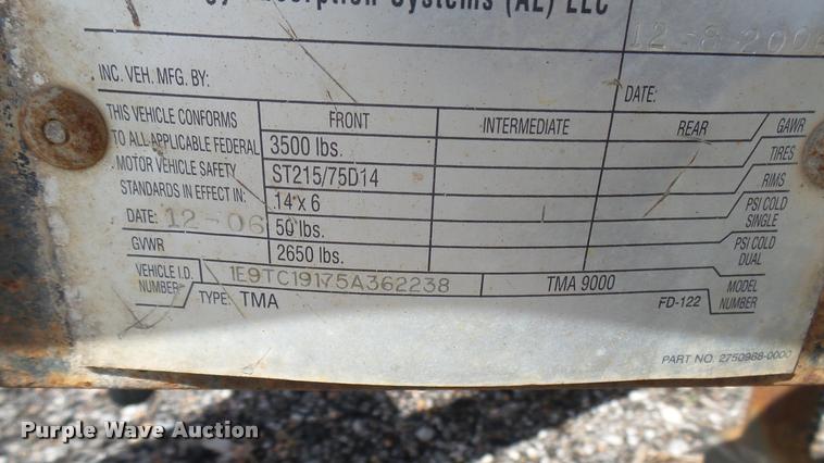 image for item L2462 2006 crash attenuator trailer