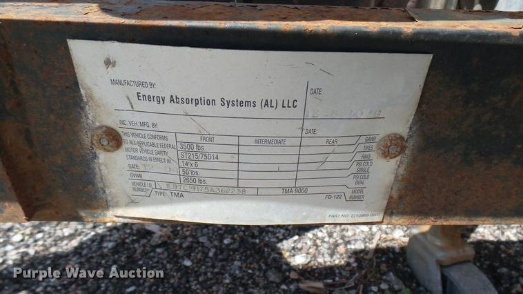image for item L2462 2006 crash attenuator trailer