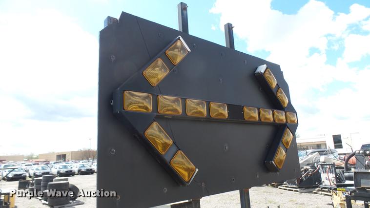 image for item L2462 2006 crash attenuator trailer