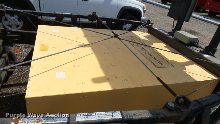 image for item L2462 2006 crash attenuator trailer