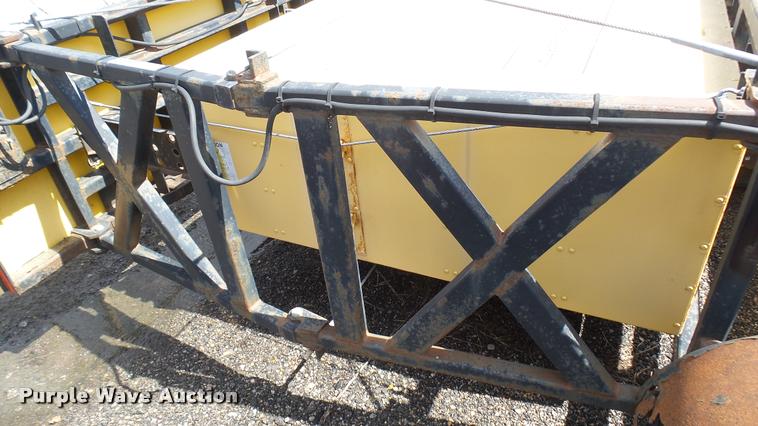 image for item L2462 2006 crash attenuator trailer