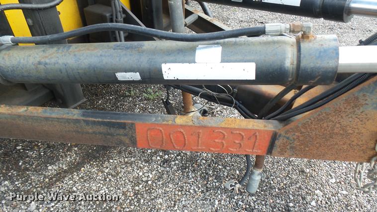 image for item L2462 2006 crash attenuator trailer