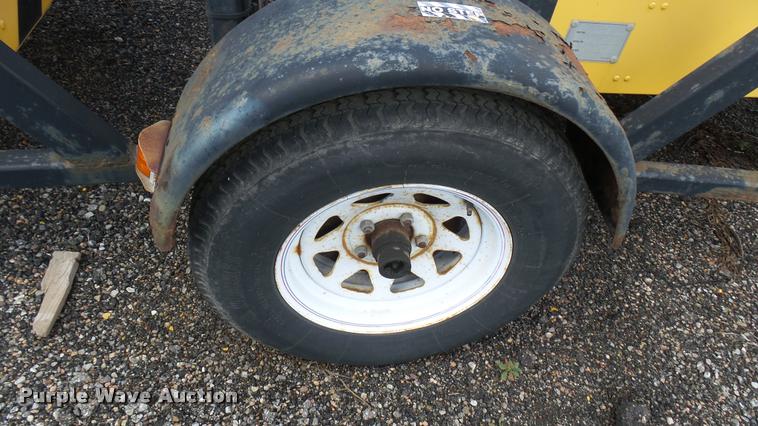 image for item L2462 2006 crash attenuator trailer