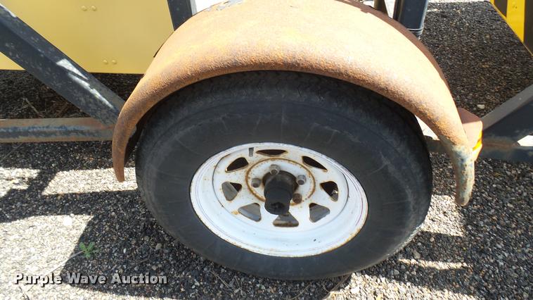 image for item L2462 2006 crash attenuator trailer