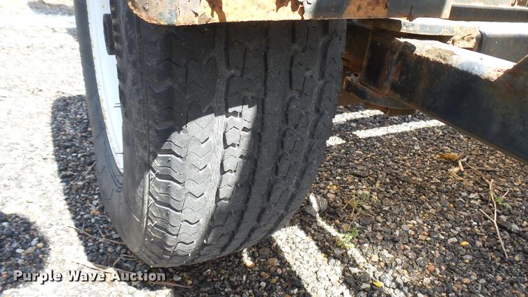 image for item L2462 2006 crash attenuator trailer