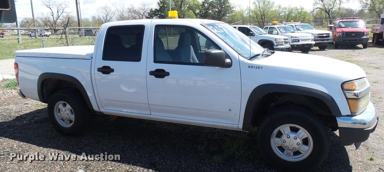 image for item L2463 2006 Chevrolet Colorado Crew Cab pickup truck