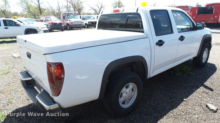image for item L2463 2006 Chevrolet Colorado Crew Cab pickup truck