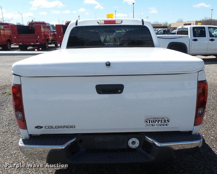 image for item L2463 2006 Chevrolet Colorado Crew Cab pickup truck