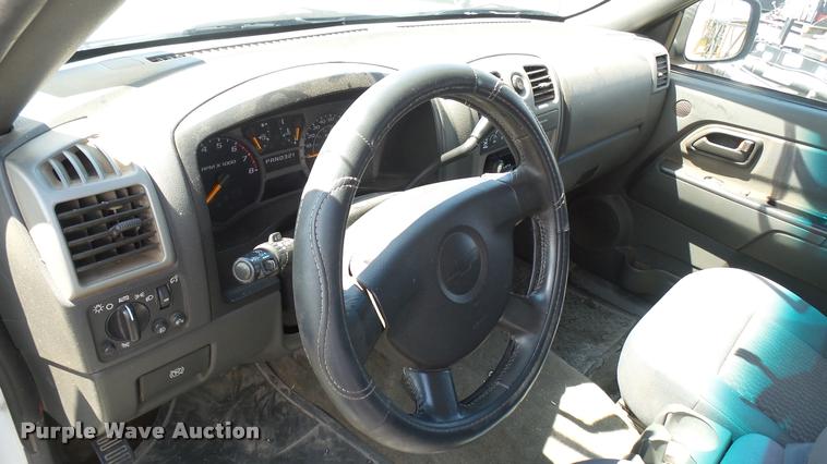 image for item L2463 2006 Chevrolet Colorado Crew Cab pickup truck