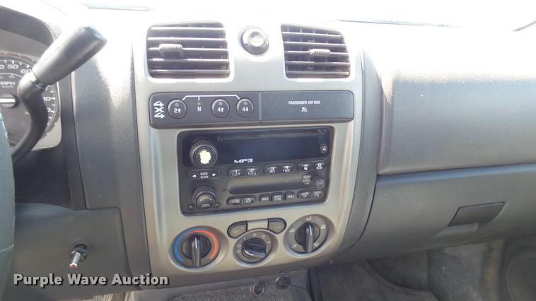 image for item L2463 2006 Chevrolet Colorado Crew Cab pickup truck
