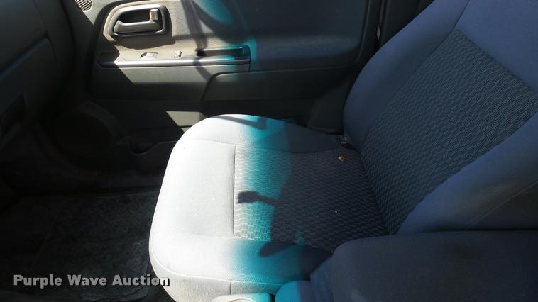 image for item L2463 2006 Chevrolet Colorado Crew Cab pickup truck