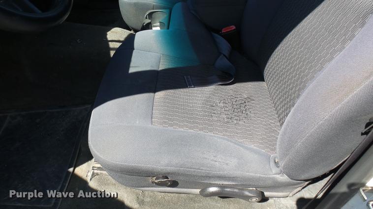 image for item L2463 2006 Chevrolet Colorado Crew Cab pickup truck