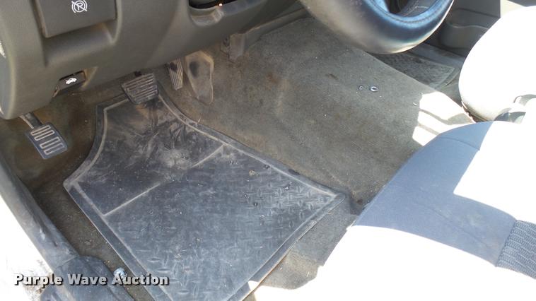 image for item L2463 2006 Chevrolet Colorado Crew Cab pickup truck