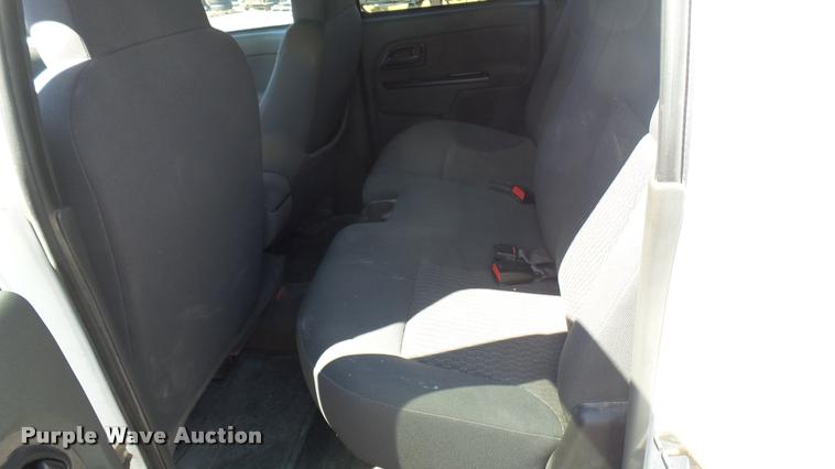 image for item L2463 2006 Chevrolet Colorado Crew Cab pickup truck