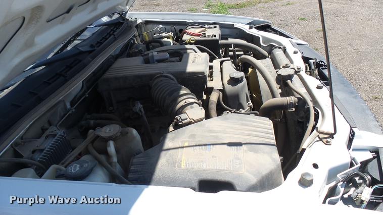 image for item L2463 2006 Chevrolet Colorado Crew Cab pickup truck