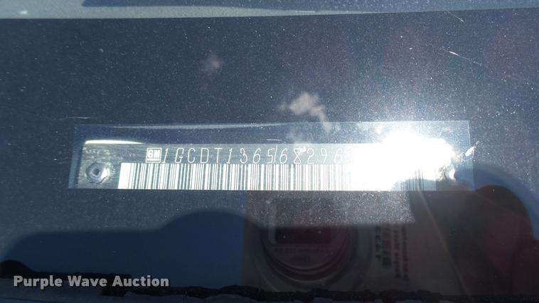 image for item L2463 2006 Chevrolet Colorado Crew Cab pickup truck