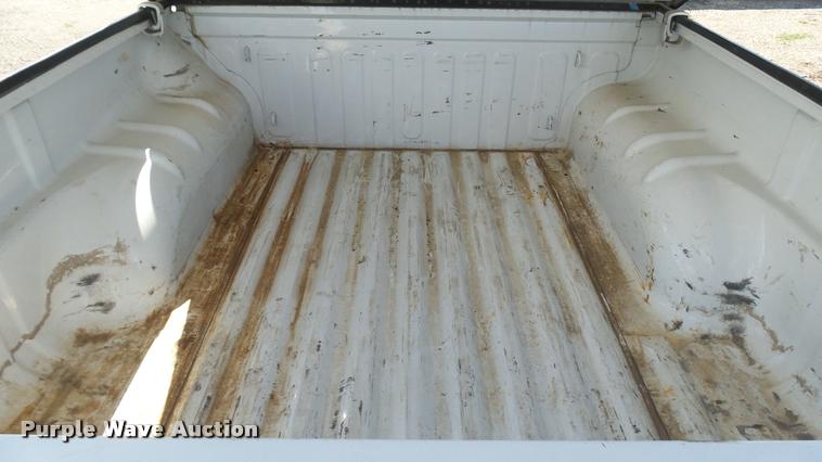 image for item L2463 2006 Chevrolet Colorado Crew Cab pickup truck