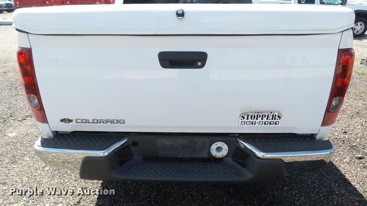 image for item L2463 2006 Chevrolet Colorado Crew Cab pickup truck
