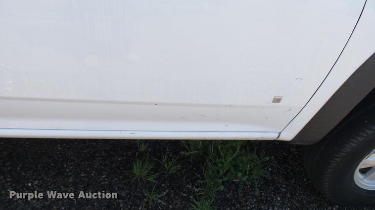 image for item L2463 2006 Chevrolet Colorado Crew Cab pickup truck