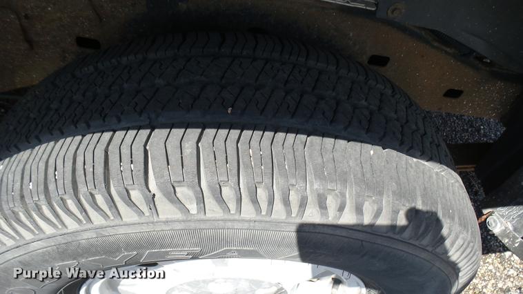 image for item L2463 2006 Chevrolet Colorado Crew Cab pickup truck