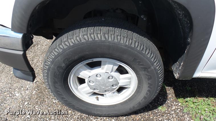 image for item L2463 2006 Chevrolet Colorado Crew Cab pickup truck