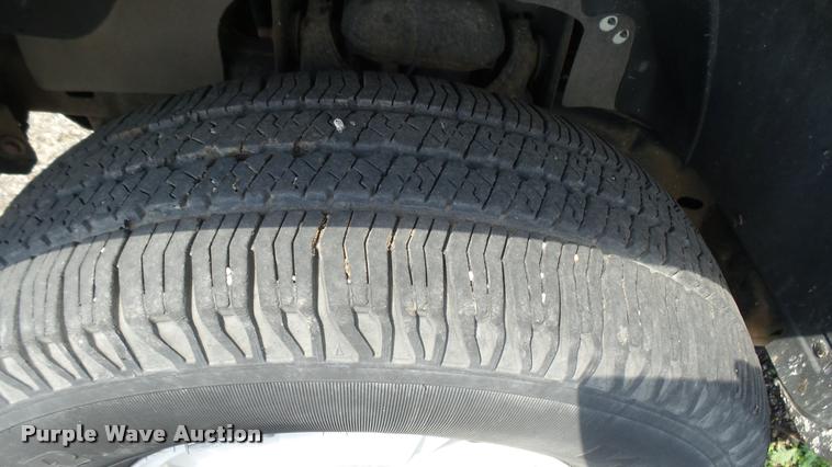 image for item L2463 2006 Chevrolet Colorado Crew Cab pickup truck