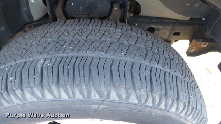 image for item L2463 2006 Chevrolet Colorado Crew Cab pickup truck