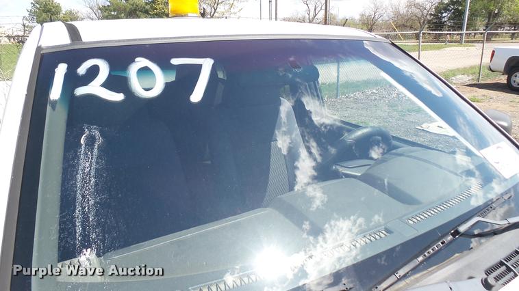 image for item L2463 2006 Chevrolet Colorado Crew Cab pickup truck