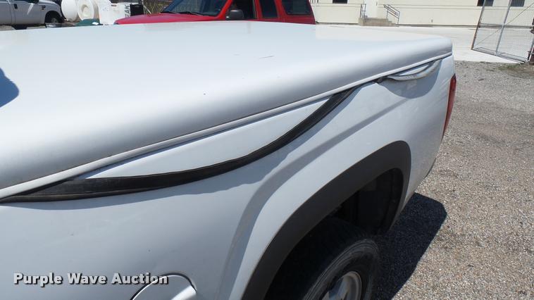 image for item L2464 2006 Chevrolet Colorado Ext. Cab pickup truck