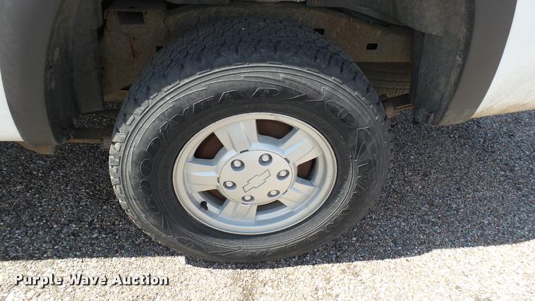 image for item L2464 2006 Chevrolet Colorado Ext. Cab pickup truck