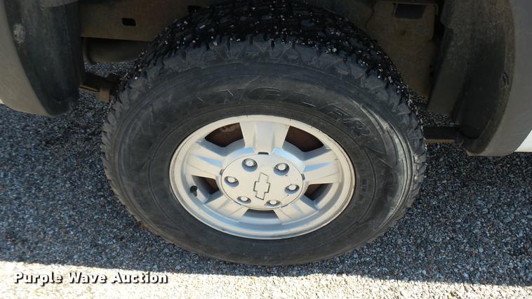 image for item L2464 2006 Chevrolet Colorado Ext. Cab pickup truck