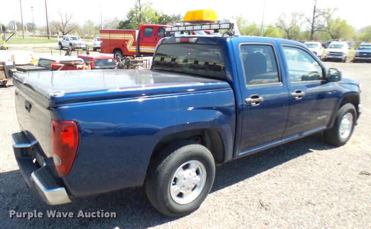 image for item L2465 2004 Chevrolet Colorado Crew Cab pickup truck
