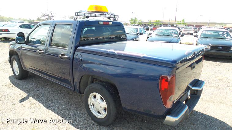 image for item L2465 2004 Chevrolet Colorado Crew Cab pickup truck