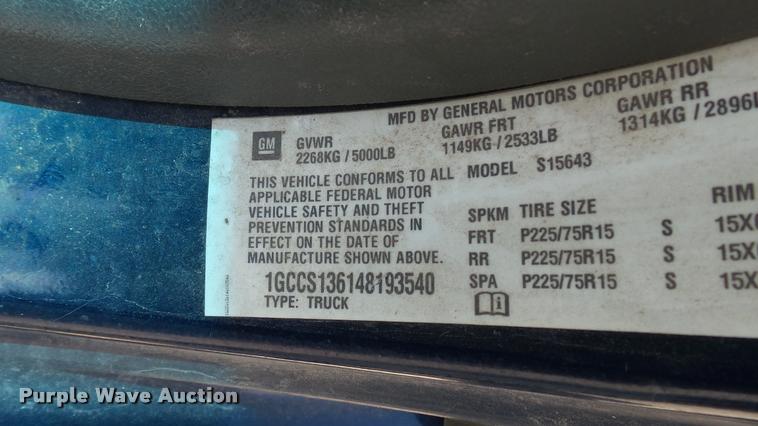 image for item L2465 2004 Chevrolet Colorado Crew Cab pickup truck