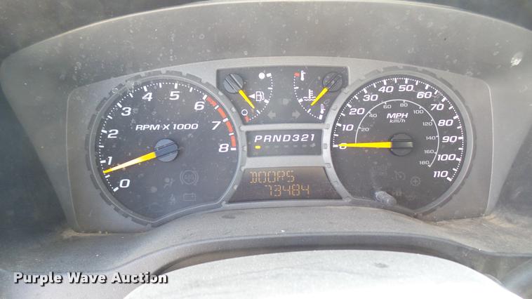 image for item L2465 2004 Chevrolet Colorado Crew Cab pickup truck