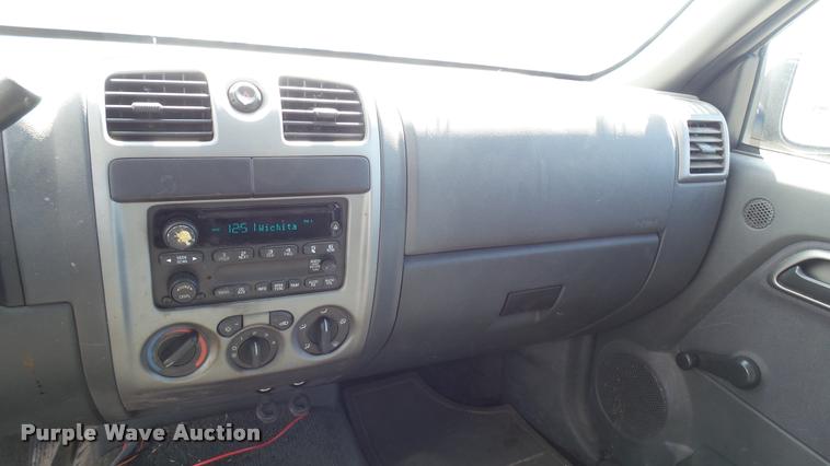 image for item L2465 2004 Chevrolet Colorado Crew Cab pickup truck