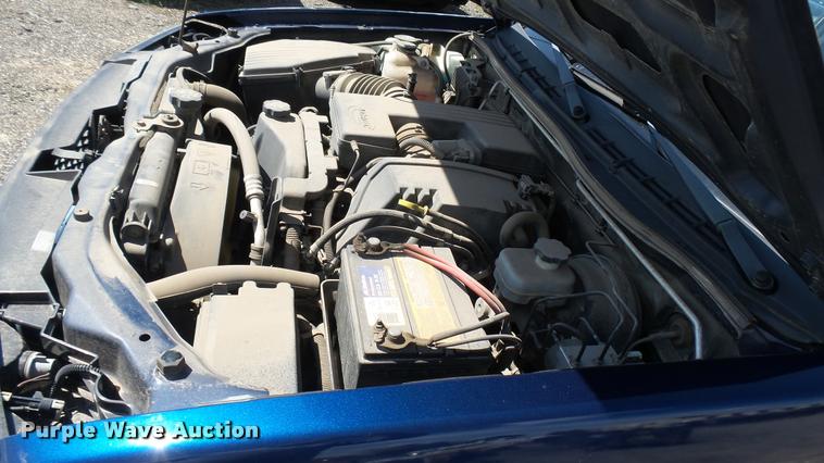 image for item L2465 2004 Chevrolet Colorado Crew Cab pickup truck