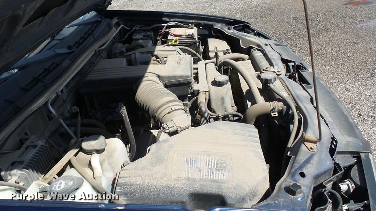 image for item L2465 2004 Chevrolet Colorado Crew Cab pickup truck