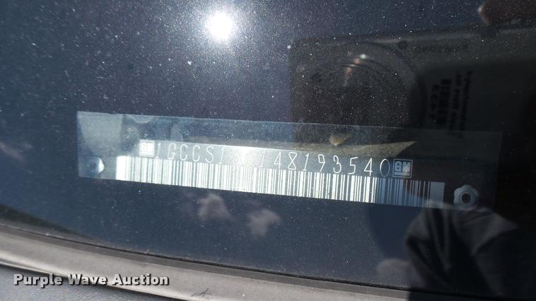 image for item L2465 2004 Chevrolet Colorado Crew Cab pickup truck