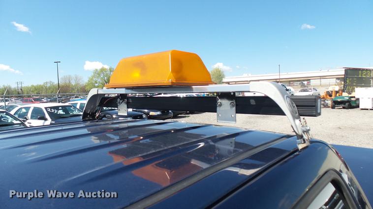 image for item L2465 2004 Chevrolet Colorado Crew Cab pickup truck