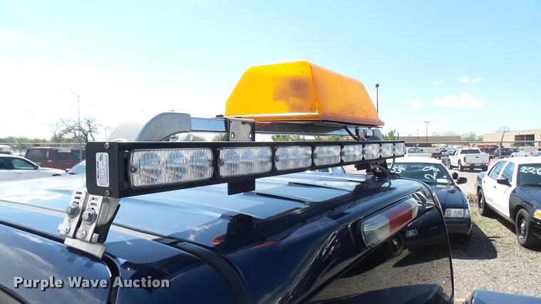 image for item L2465 2004 Chevrolet Colorado Crew Cab pickup truck