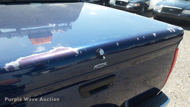 image for item L2465 2004 Chevrolet Colorado Crew Cab pickup truck