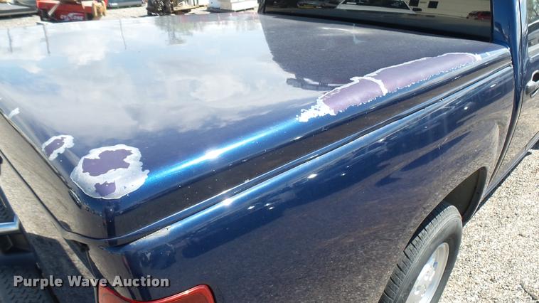 image for item L2465 2004 Chevrolet Colorado Crew Cab pickup truck