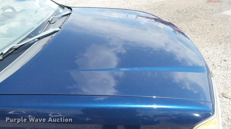 image for item L2465 2004 Chevrolet Colorado Crew Cab pickup truck