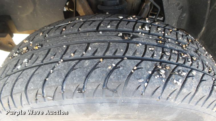 image for item L2465 2004 Chevrolet Colorado Crew Cab pickup truck