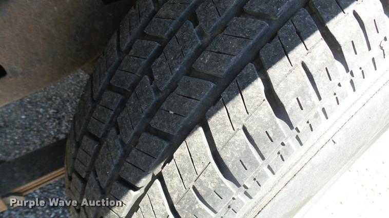 image for item L2465 2004 Chevrolet Colorado Crew Cab pickup truck