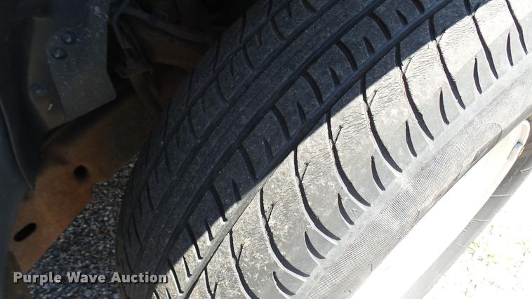 image for item L2465 2004 Chevrolet Colorado Crew Cab pickup truck