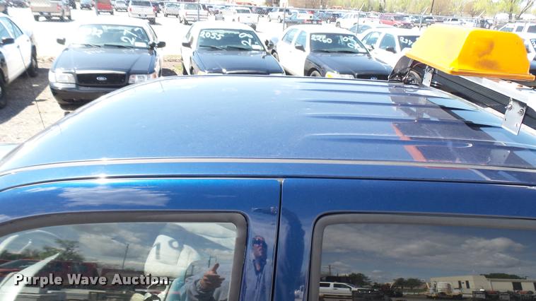 image for item L2465 2004 Chevrolet Colorado Crew Cab pickup truck